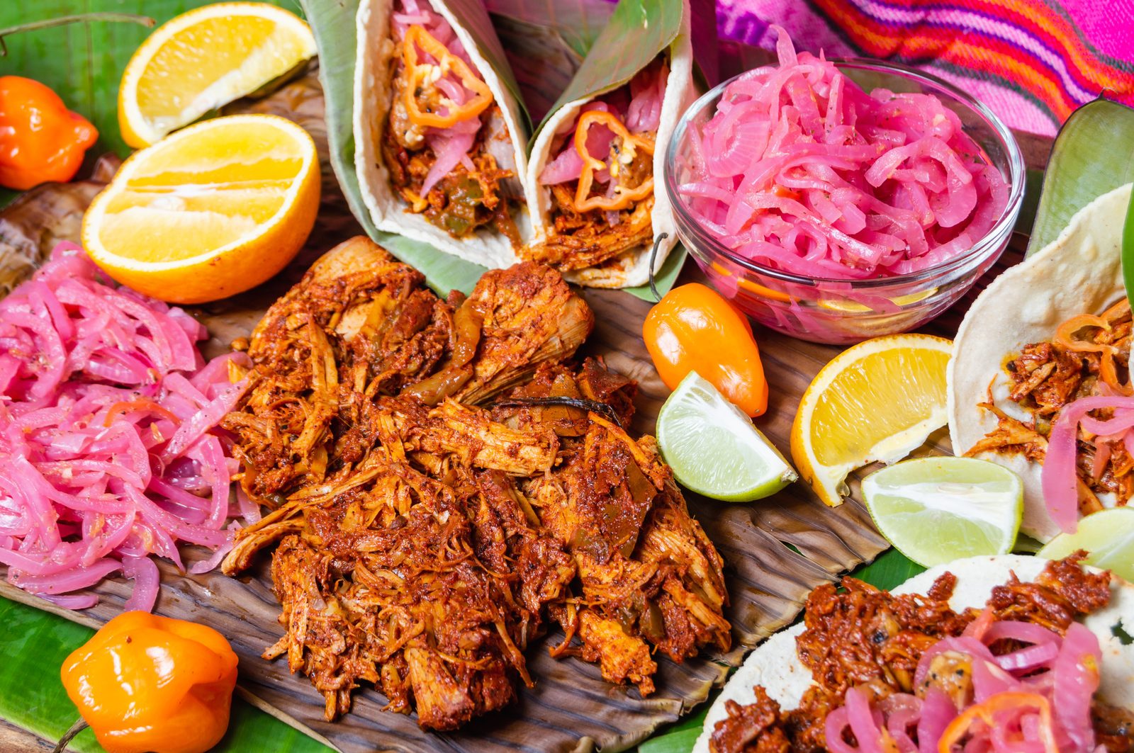 Tacos y platillos preparados con cochinita pibil de Gordos Healthy